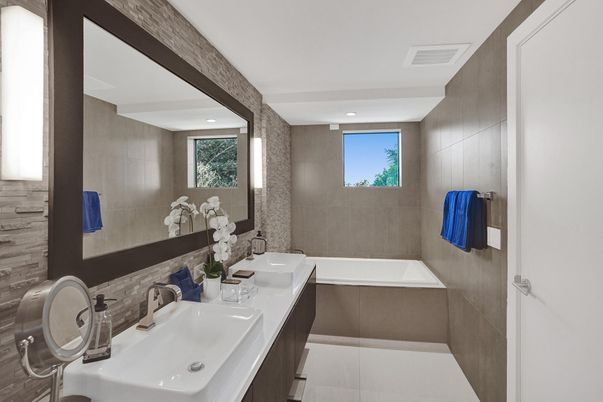 Bathroom, Dual Sink Vanities, Interior, Recessed Lighting