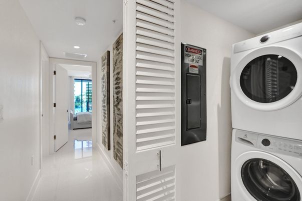 Bedroom, Interior, Recessed Lighting, Utility Closets, Washer