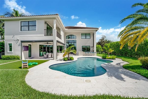 Exterior, Pool