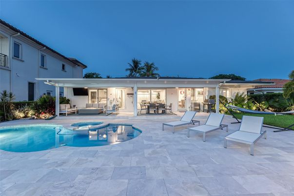 Exterior, Pool