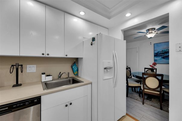 Dining room, Interior, Kitchen, Recessed Lighting, Wood Texture Flooring