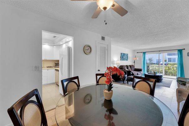 Dining room, Interior, Kitchen, Living room, Recessed Lighting