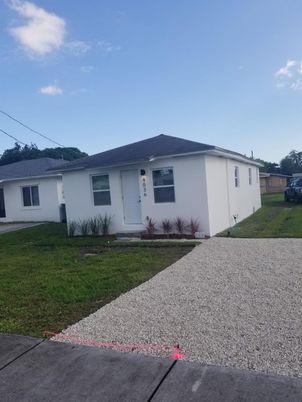 Backyard, Exterior, Facade, Ranch