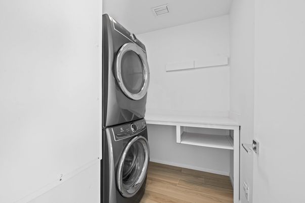 Interior, Utility Closets, Washer, Wood Texture Flooring