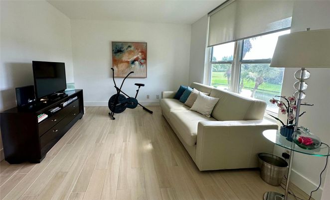 Fitness Equipment, Interior, Living room, Wood Texture Flooring