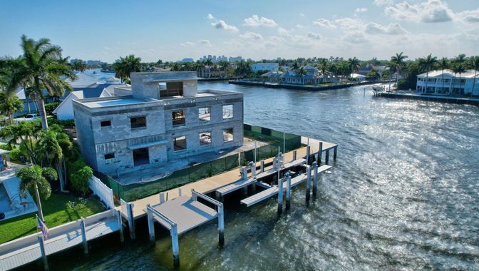 Exterior, Lake