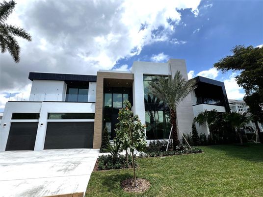 Attached, Exterior, Facade, Modern