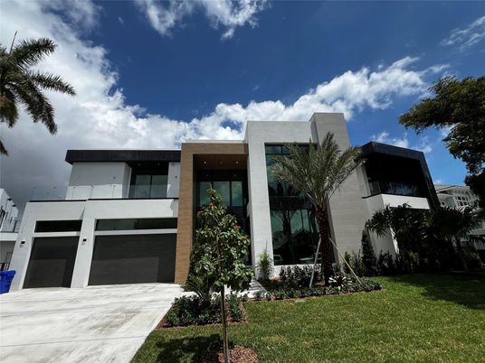 Attached, Exterior, Facade, Modern