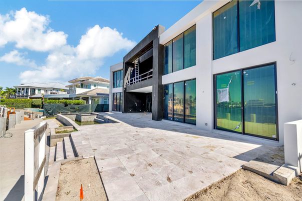 Exterior, Facade, Modern