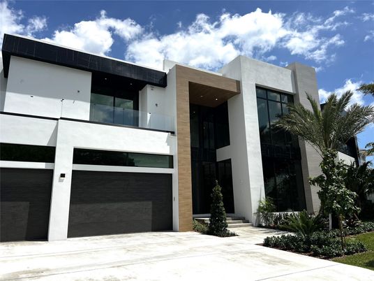 Attached, Exterior, Facade, Modern