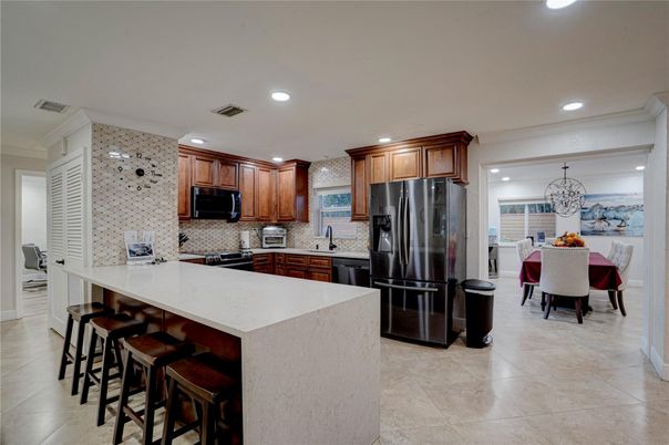 Chandelier, Dining room, Interior, Kitchen, Recessed Lighting, Stainless Steel Appliances