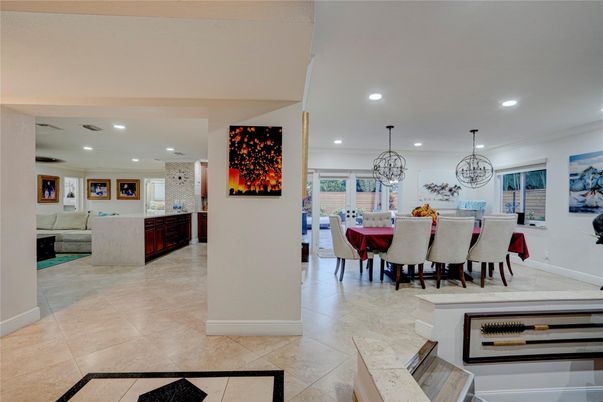 Chandelier, Dining room, Interior, Kitchen, Living room, Pendant Lights, Recessed Lighting