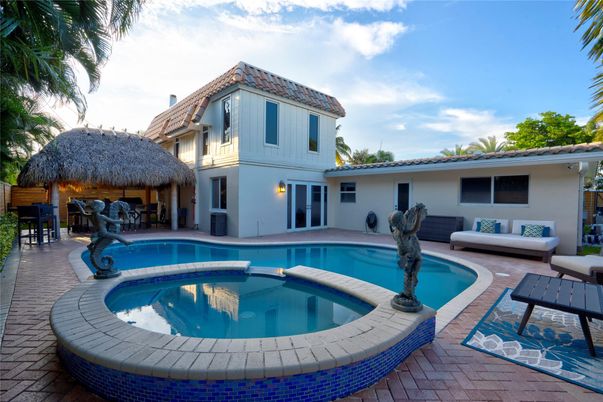 Exterior, Pool