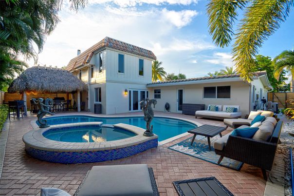 Exterior, Pool