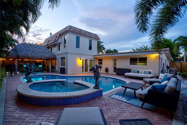 Exterior, Pool