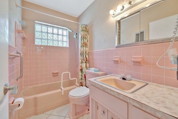 Bathroom, Interior, Tile Countertops