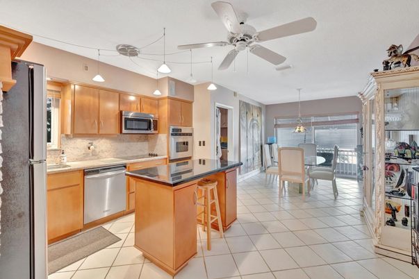 Dining room, Interior, Kitchen, Pendant Lights, Stainless Steel Appliances