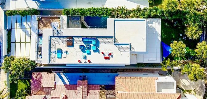 Exterior, Drone