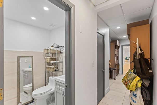 Bathroom, Interior, Recessed Lighting