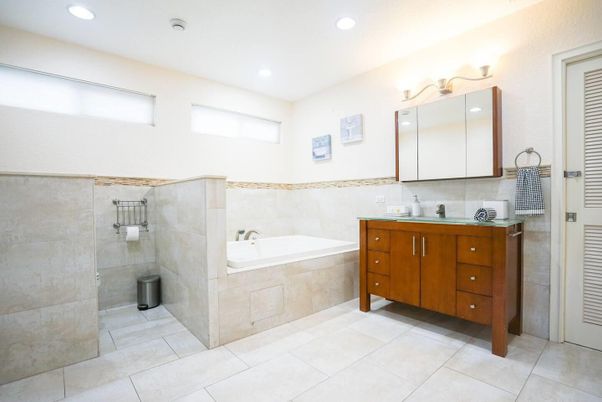 Bathroom, Interior, Recessed Lighting
