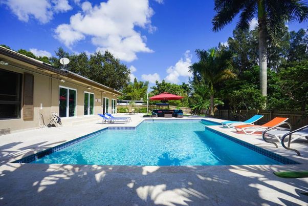 Exterior, Pool
