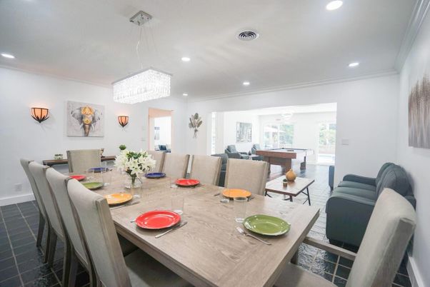 Chandelier, Dining room, Interior, Living room, Recessed Lighting