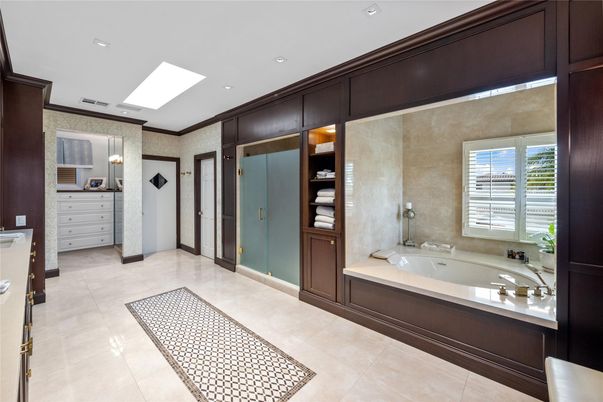 Bathroom, Interior, Recessed Lighting
