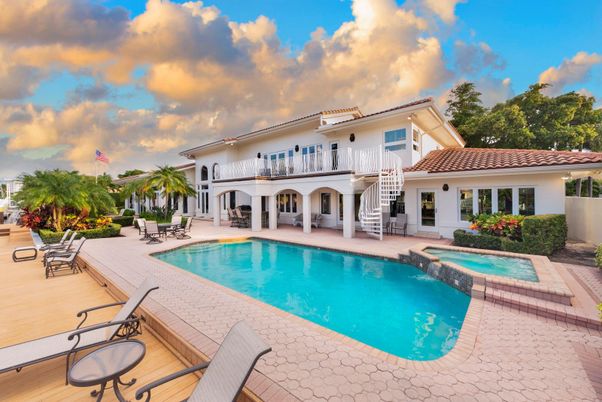 Exterior, Pool