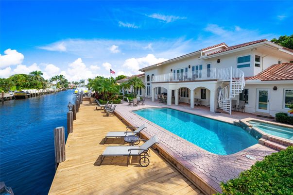 Exterior, Pool, Water
