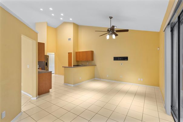 Empty room, Interior, Recessed Lighting