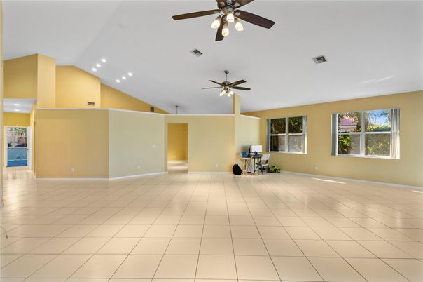 Empty room, Interior, Recessed Lighting