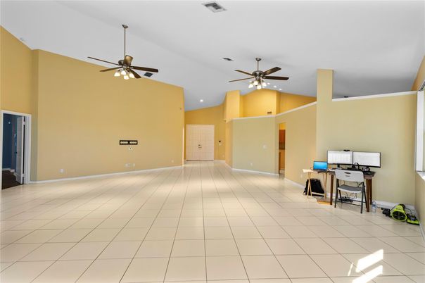 Empty room, Interior, Recessed Lighting
