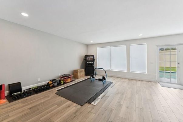 Fitness Equipment, Interior, Recessed Lighting, Wood Texture Flooring