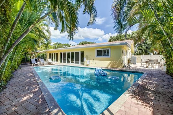 Exterior, Pool