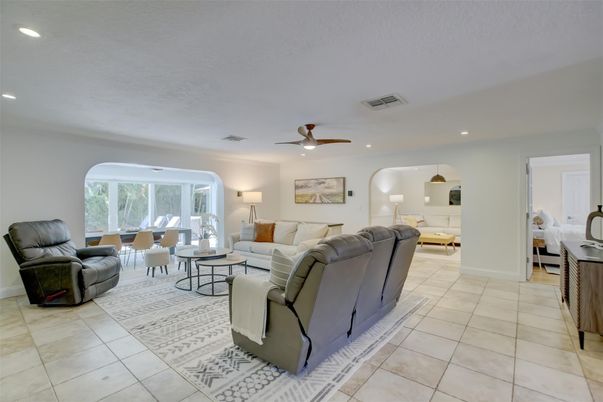 Dining room, Interior, Living room, Pendant Lights, Recessed Lighting