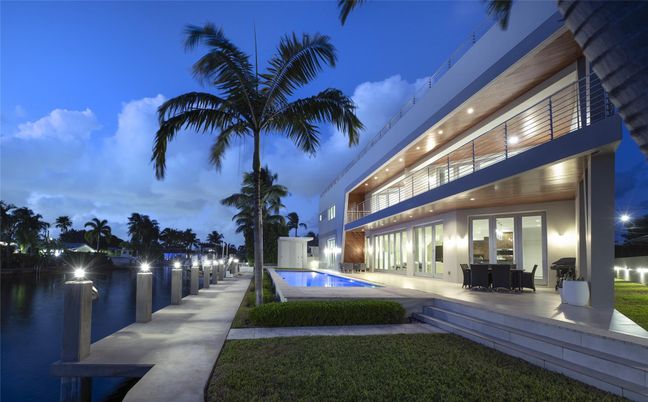 Exterior, Pool, Water