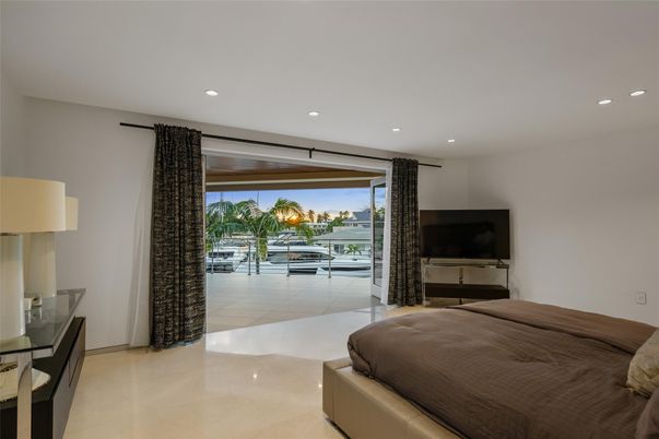 Bedroom, Interior, Recessed Lighting, Water