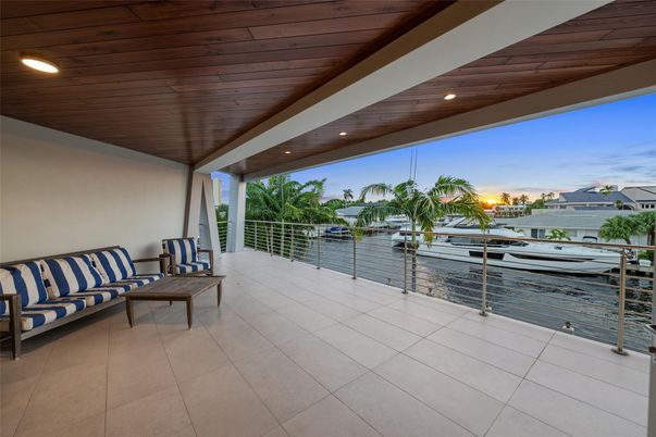 Exterior, Recessed Lighting, Water