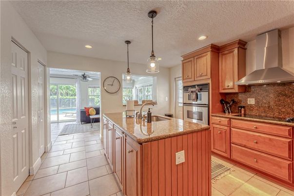 Dining room, Interior, Kitchen, Pendant Lights, Recessed Lighting, Stainless Steel Appliances