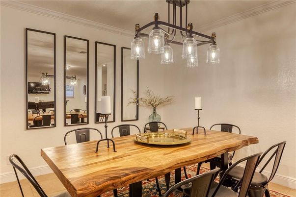 Dining room, Interior
