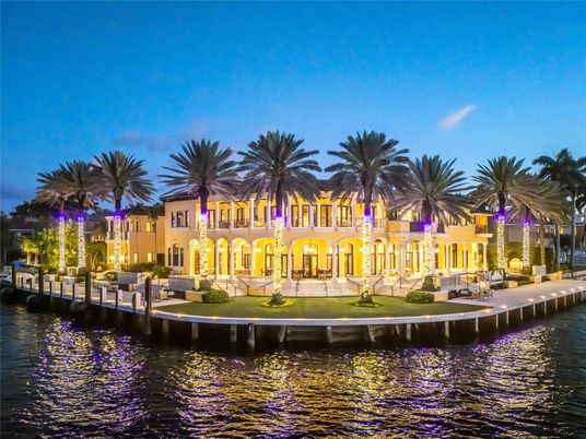 Exterior, Lake