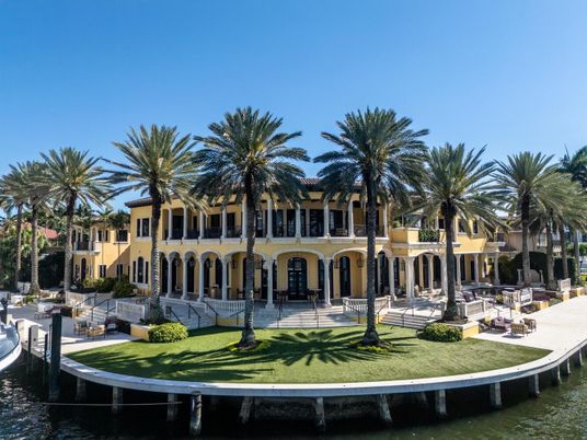 Exterior, Lake