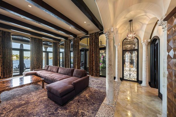 Interior, Living room, Pendant Lights, Recessed Lighting