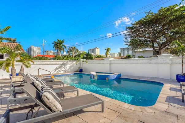 Exterior, Pool