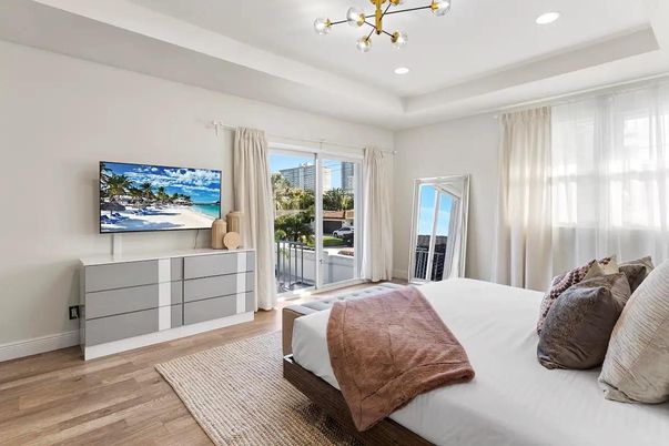 Bedroom, Interior, Pendant Lights, Recessed Lighting, Wood Texture Flooring