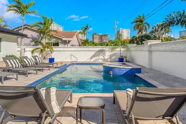 Exterior, Pool