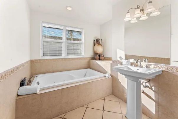 Bathroom, Interior, Recessed Lighting