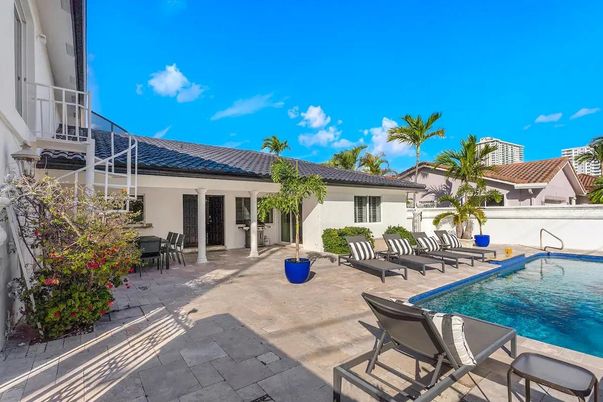 Exterior, Pool