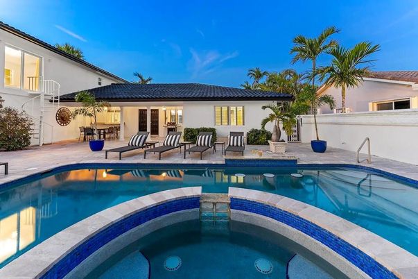 Exterior, Pool
