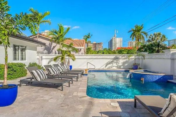 Exterior, Pool